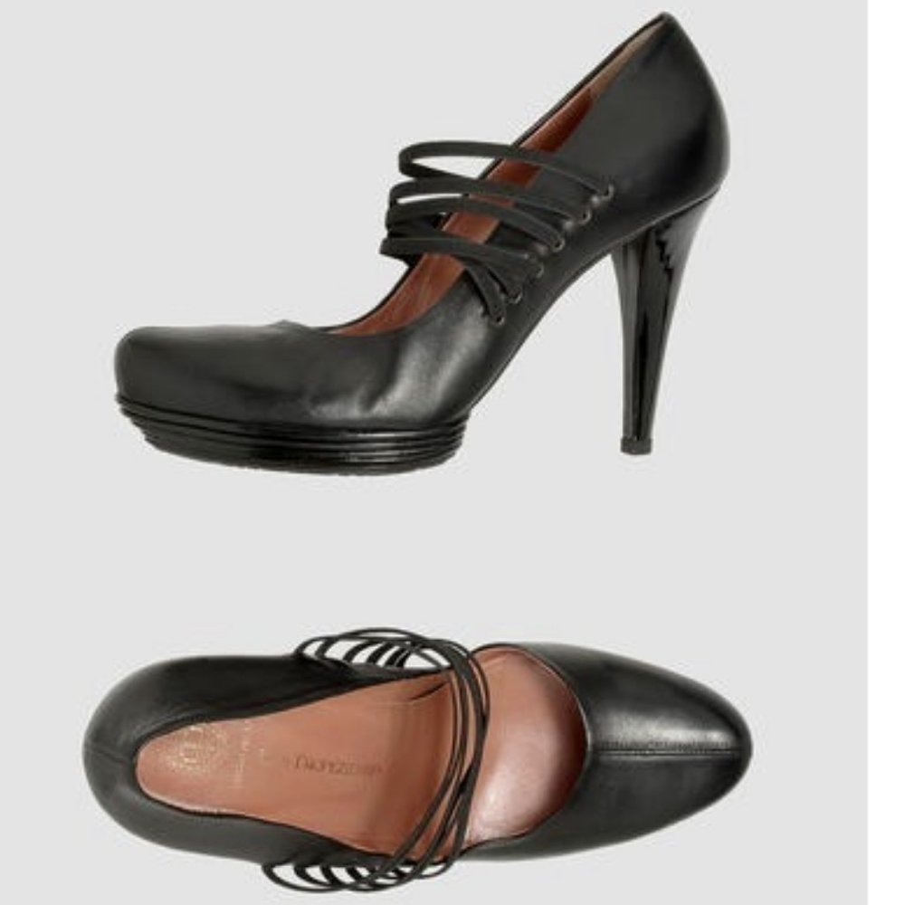 NIB $670 Les Tropeziennes leather pumps. It 40 US 9